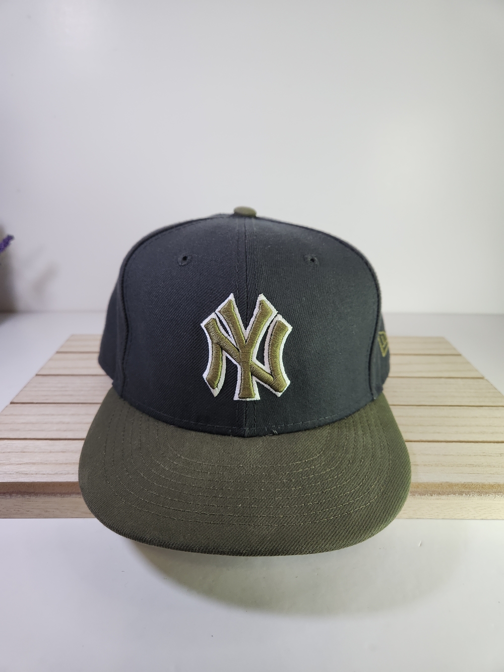 New Era NY New York Yankees Two-Tone Cap Grey & Olive Adjustable